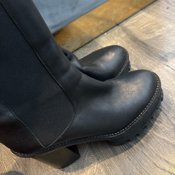 Black Leather Boots with Gold Medusa Detail - Picture 6 of 6